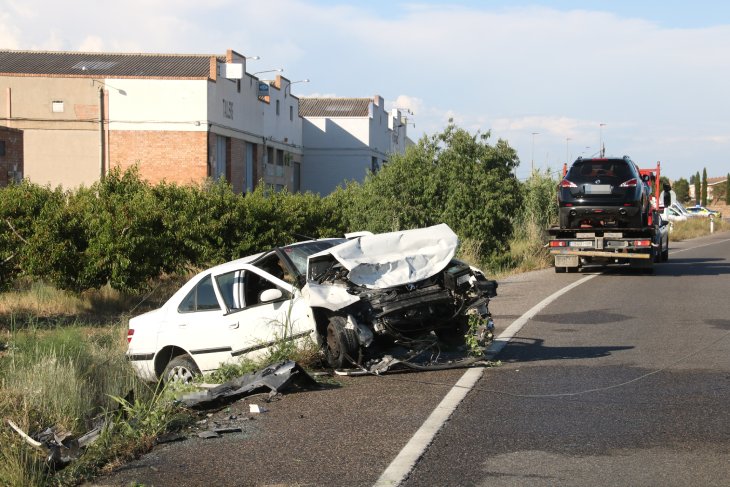 Sis ferits menys greus en un xoc frontal entre dos cotxes a la carretera N-IIa, a Lleida