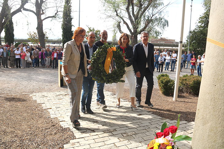Un centenar de persones commemoren el 83è aniversari de l'afusellament del president Companys al Tarròs