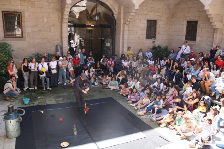 L'art titellaire pren els carrers de Lleida durant l'últim dia de la Fira de Titelles amb una acollida massiva de públic