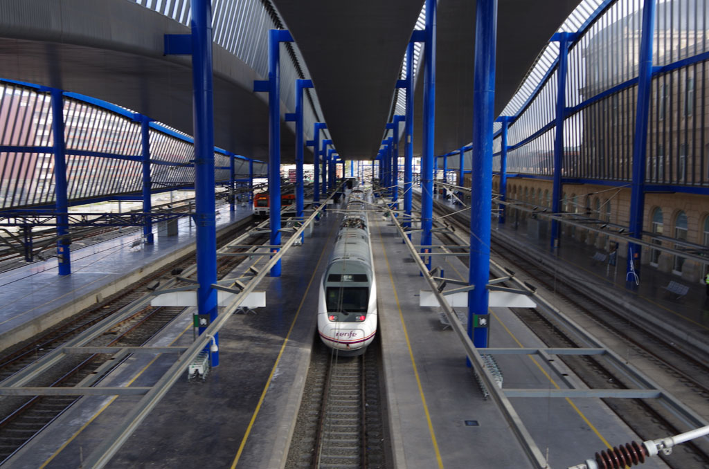 Una doble incidència a la infraestructura provoca retards als trens d'alta velocitat amb parada a Lleida