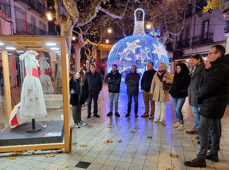 Mollerussa s'uneix a Porto, Amposta i Güeñes perquè els vestits de paper siguin patrimoni de la Unesco