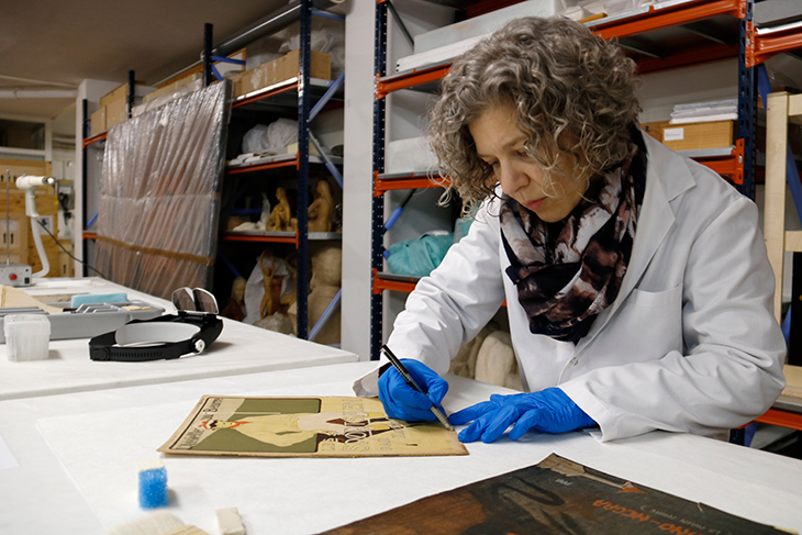 Restauren 74 obres sobre paper que formaran part de l'exposició permanent del nou Museu Morera de Lleida