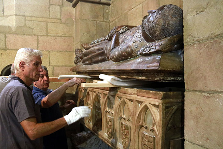 El monestir de les Avellanes instal·la el primer sepulcre reproduït dels comtes d'Urgell sense renunciar als originals
