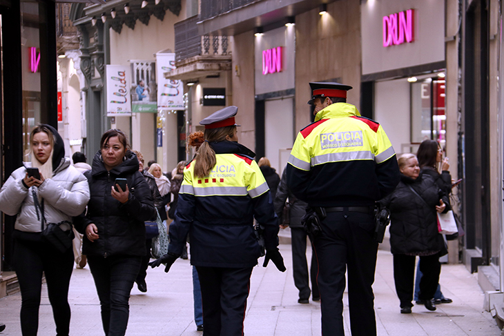 La policia reforça la seva presència a l'Eix Comercial de Lleida durant al campanya de Nadal per evitar furts