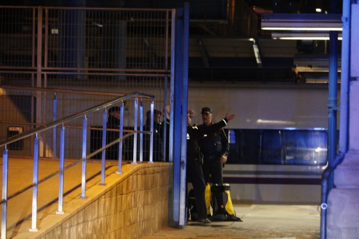 Una persona morta i una altra ferida en intentar pujar al sostre d'un tren Alvia a l'estació de Lleida