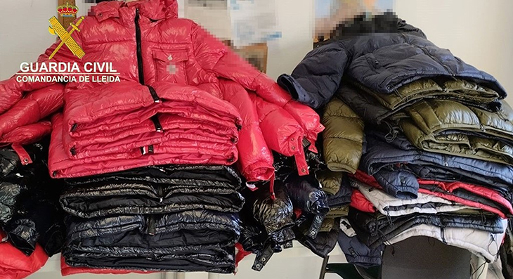 Intervenen roba falsificada valorada en prop de 30.000 euros destinada a la venda al mercat setmanal de Torrefarrera