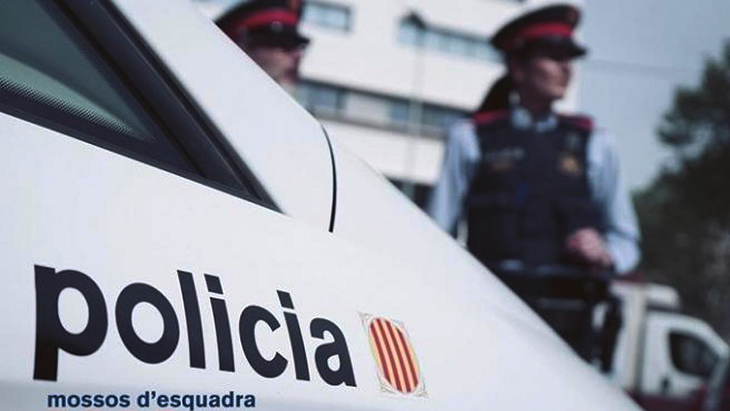 Detingut un lladre per assaltar a punta de ganivet tres agències de viatges a Barcelona