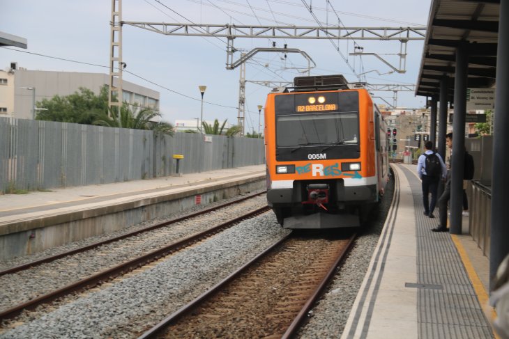 Retards a l'R2 sud, R13, R14, R15, R16 i R17 per una avaria tècnica entre Castelldefels platja i Garraf