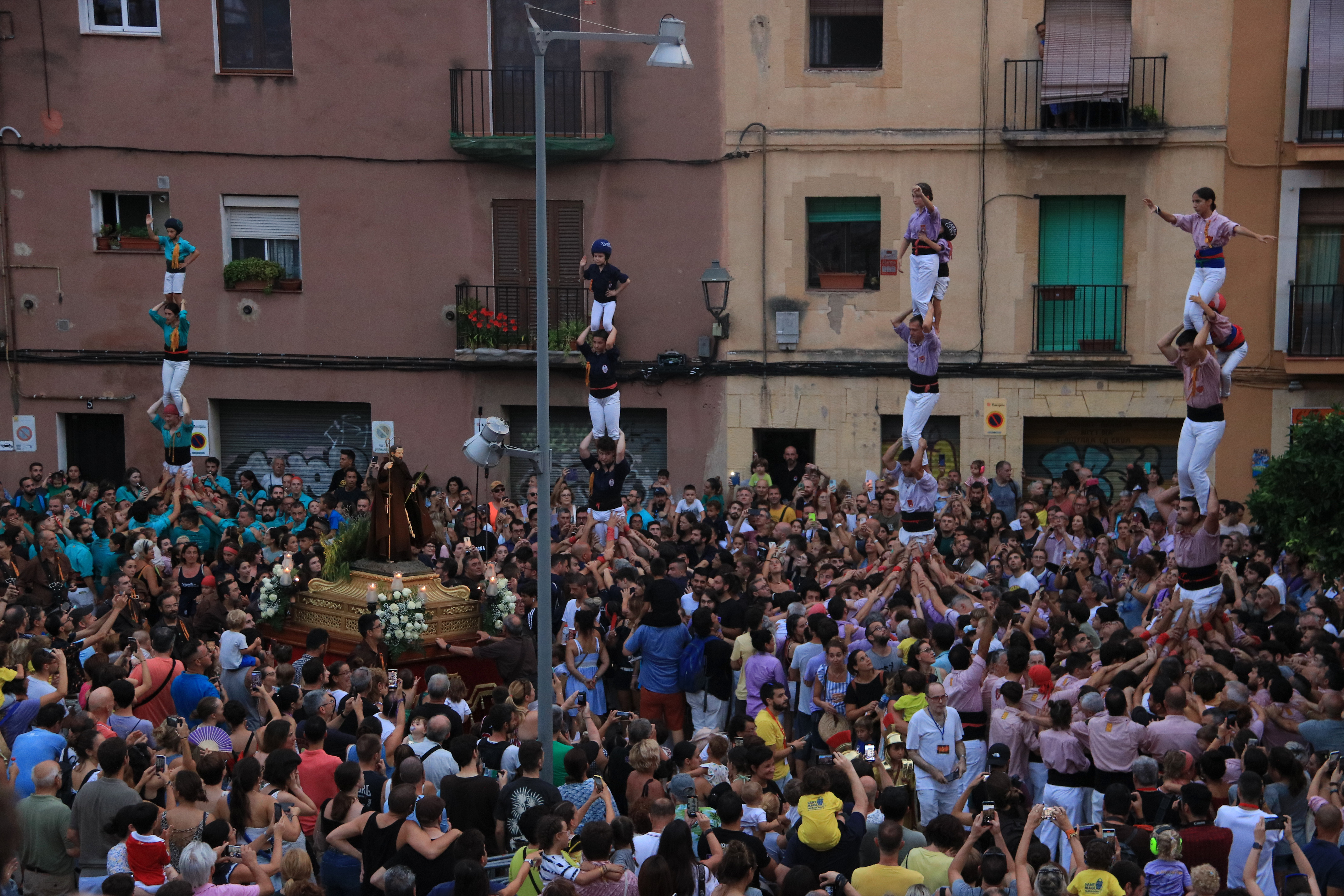 La processó de Sant Magí omple de devoció la Part Alta de Tarragona i s'acomiada de la festa major d'estiu de la ciutat