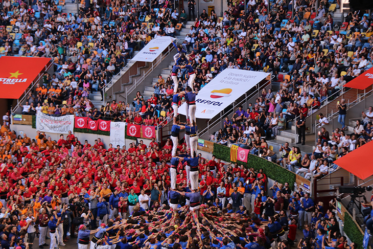 Els Castellers de la Vila de Gràcia guanyen la segona jornada del Concurs de Castells amb una diada amb tot descarregat