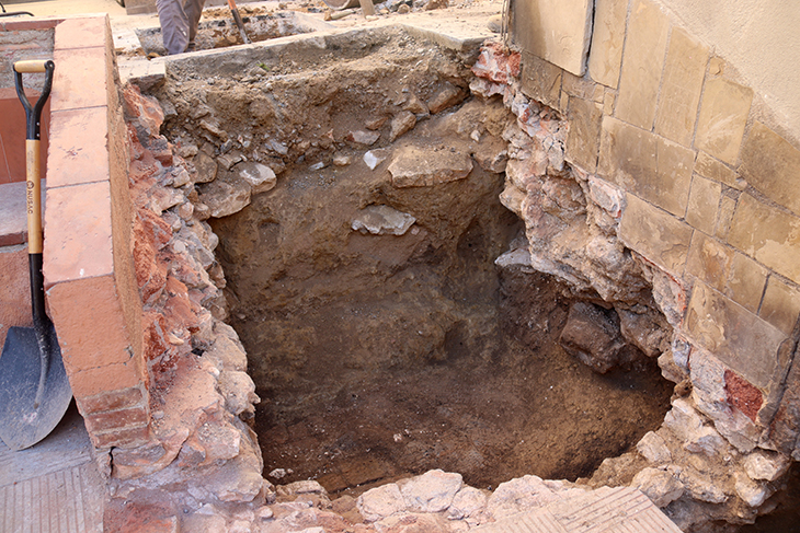 Valls inicia les cales arqueològiques per avançar en la recuperació de la muralla medieval de Sant Francesc