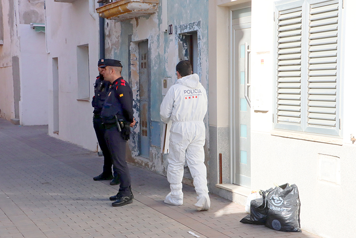 Troben un home mort amb signes de criminalitat en un pis de Torredembarra