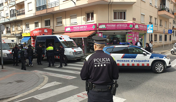 L'operatiu policial per inspeccionar set locutoris de Reus acaba amb el decomís de 363 objectes valorats en 20.000 euros