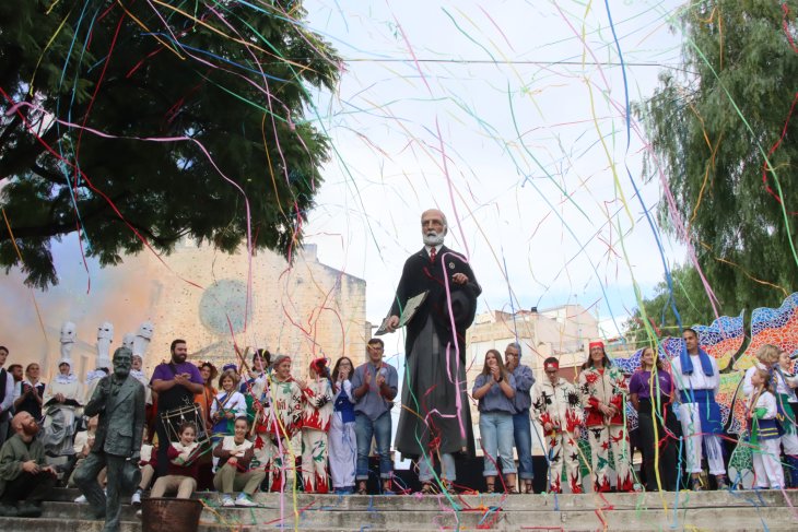 L'Any Gaudí dona el tret de sortida amb un espectacle itinerant a Riudoms que repassa els orígens de l'arquitecte