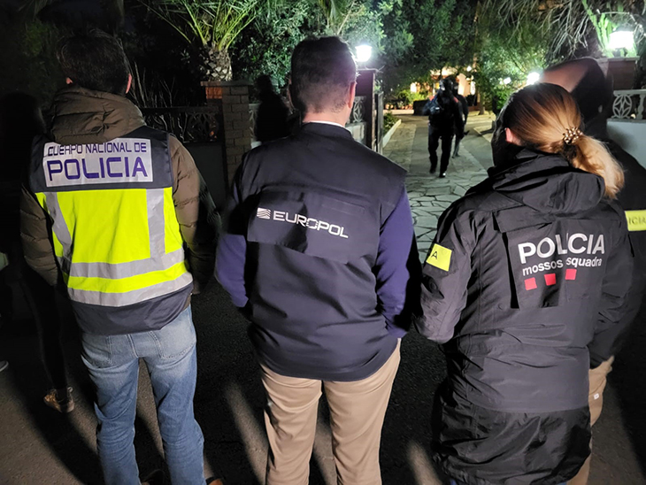 En marxa un operatiu policial contra el blanqueig de capitals amb entrades a Valls i Sant Cugat del Vallès