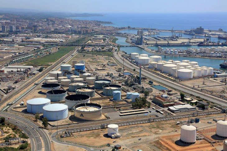 Una fuita en una empresa d'hidrocarburs de Tarragona provoca males olors fins al Maresme