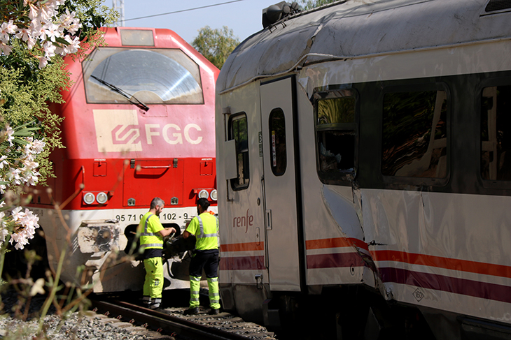 Renfe retirarà el tren accidentat a Vila-seca durant la nit