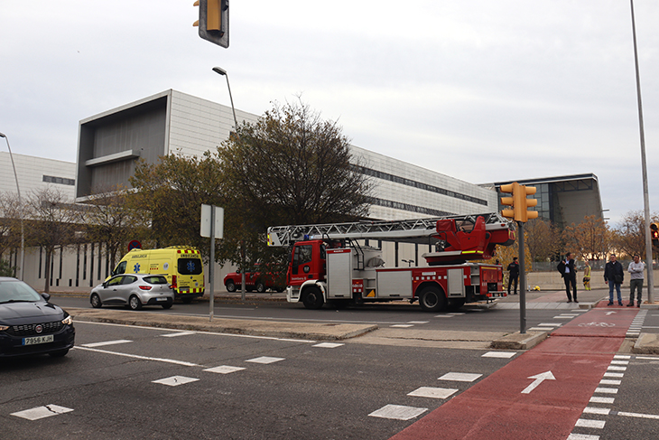 L’incendi d’un vehicle a l’Hospital Sant Joan de Reus obliga a desallotjar dues plantes de l’aparcament subterrani