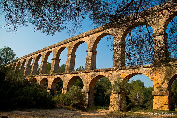 Enxampen dues menors de 14 anys com a presumptes autores de pintades al pont del Diable de Tarragona