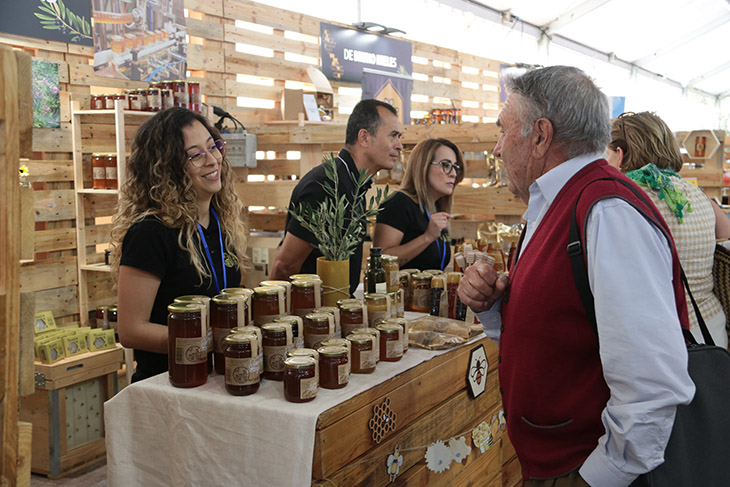 La fira de la mel i l'oli del Perelló es reinventa per potenciar la proximitat i qualitat en els nous patrons de consum