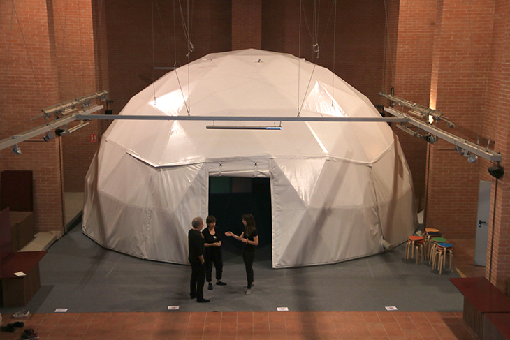 La primera cúpula immersiva amb consciència ecològica del país s'instal·la a Falset