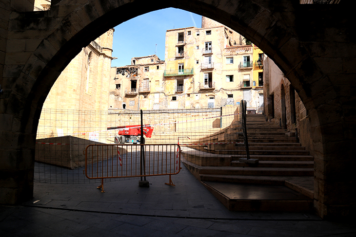 Enderroquen quatre dels immobles en risc ruïna imminent a tocar de l'Absis de la Catedral de Tortosa