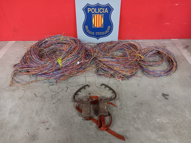 Dos detinguts per furtar 125 metres de cable telefònic prop de Ginestar