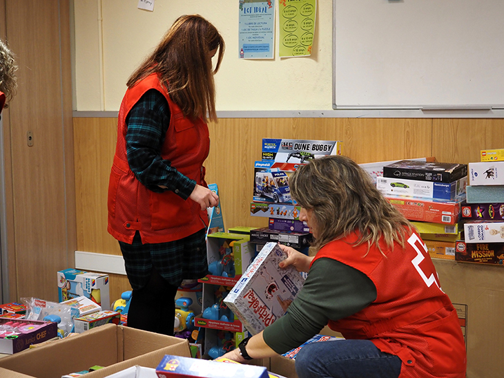 Creu Roja reparteix prop de deu mil joguines a Tarragona i l'Ebre